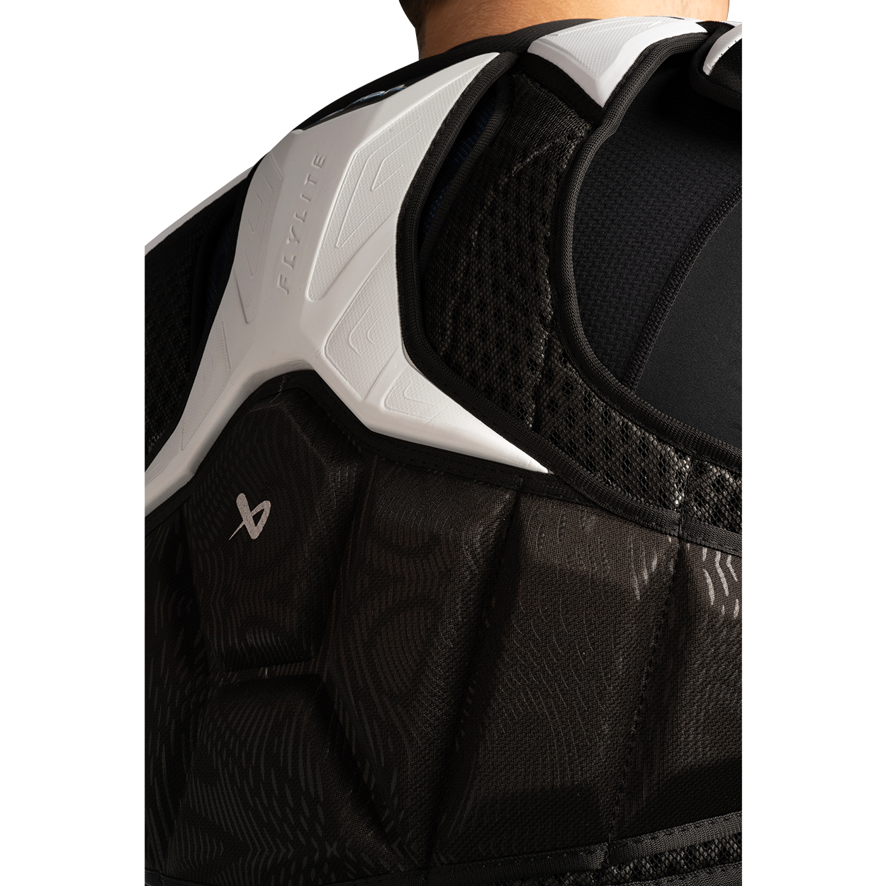 1064785_BTH25_PROTECTIVE_SHOULDER_VAPOR_FLYLITE_SR_spine-detail_511bc028-f7f8-4dda-8676-fa9a59ffea97.png