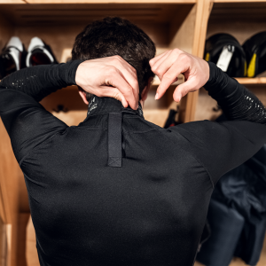 BAUER LS CUT-RESISTANT NECK PROTECT BASE LAYER. SENIOR