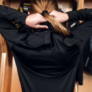 BAUER LS CUT-RESISTANT NECK PROTECT BASE LAYER. YOUTH