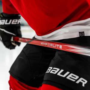 BAUER VAPOR HYPERLITE 2 RED STICK SENIOR